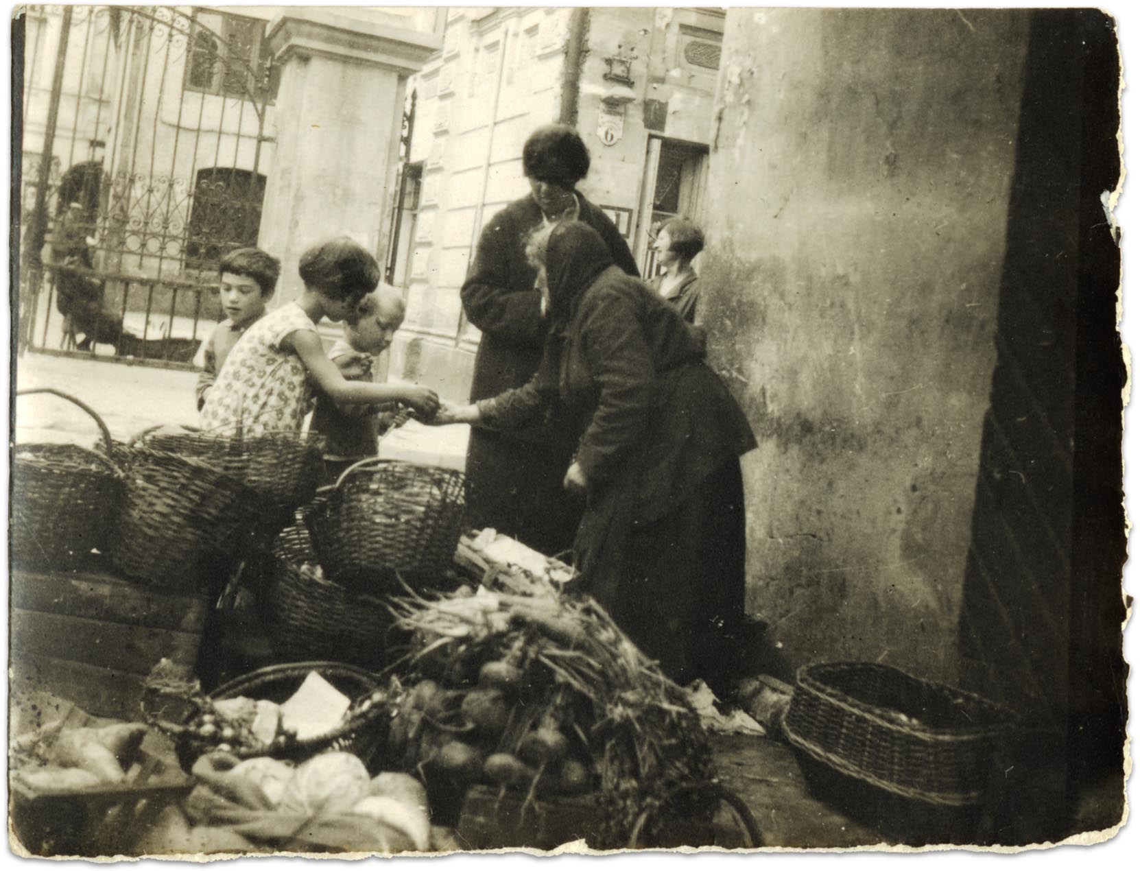 peddlers with produce in the durkhhoyf