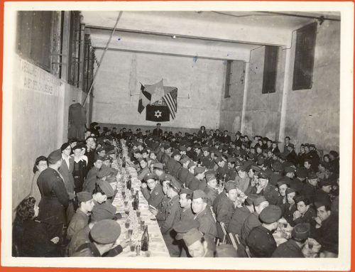 Room full of soldiers seated at a Passover Seder