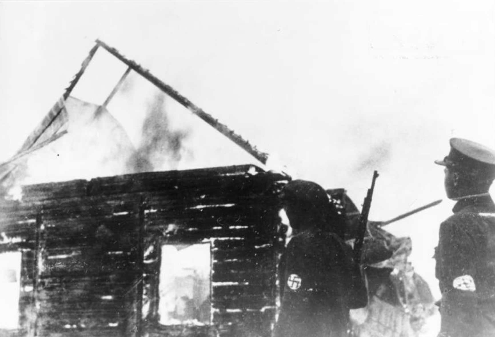 Lithuanian Security Police oversee the burning of a synagogue.